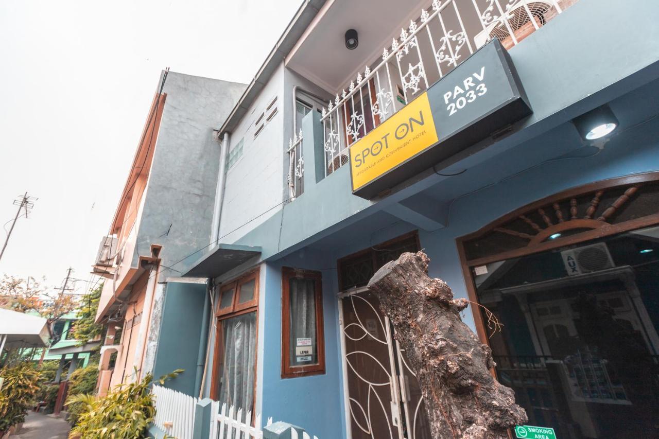 Spot On 2033 Kayumanis Homestay Syariah Jakarta Exterior photo