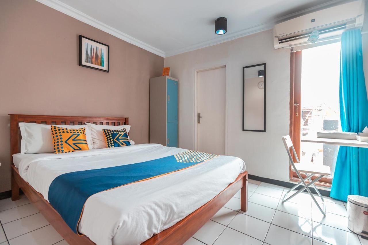 Spot On 2033 Kayumanis Homestay Syariah Jakarta Exterior photo