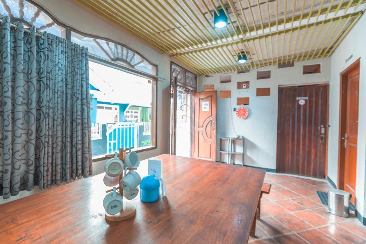Spot On 2033 Kayumanis Homestay Syariah Jakarta Exterior photo