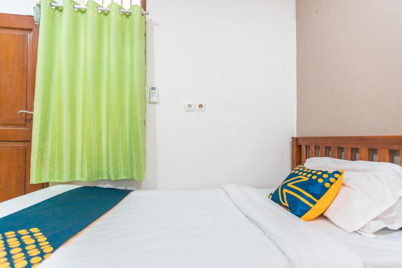 Spot On 2033 Kayumanis Homestay Syariah Jakarta Exterior photo
